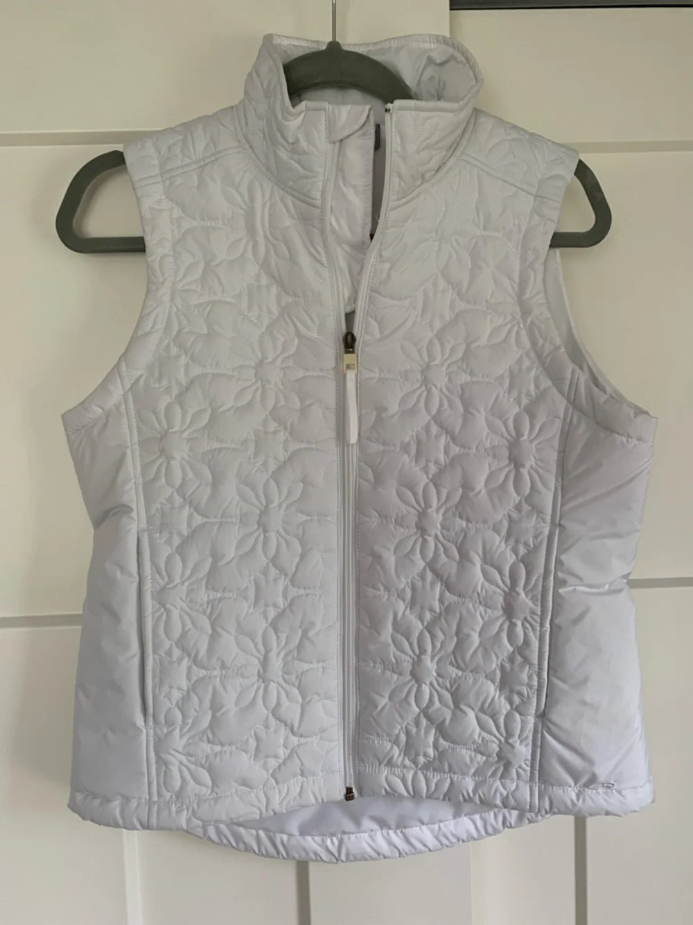 {Champion} White Quilted Floral Sleeveless Vest